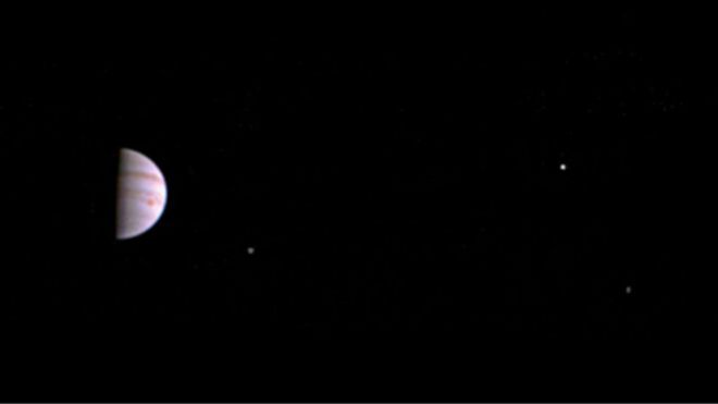 Юнона надіслала фотографії з останнього близької польоту над Юпітером.