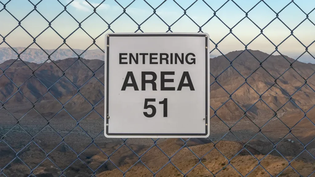 Зона 51 (Area 51): що це і що там відбувається?