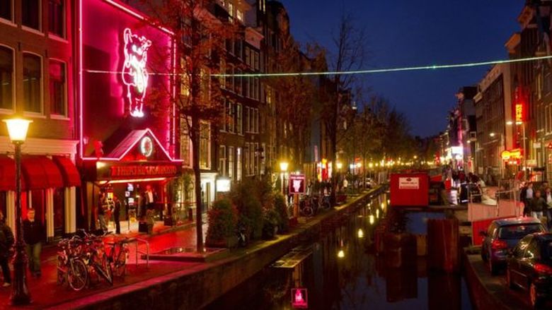 Квартал Червоних ліхтарів у Амстердамі